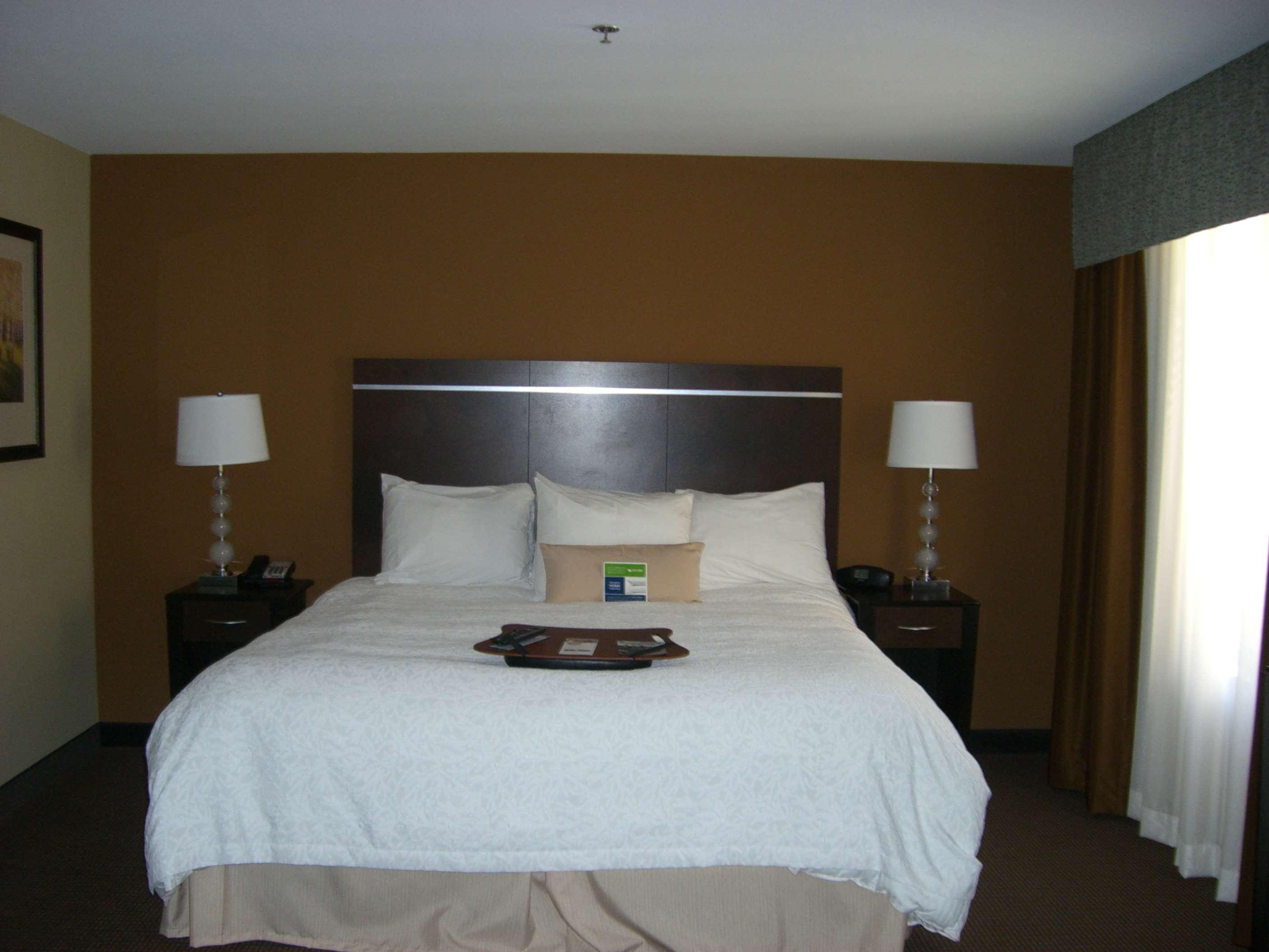 Hampton Inn And Suites Pueblo/North Room photo