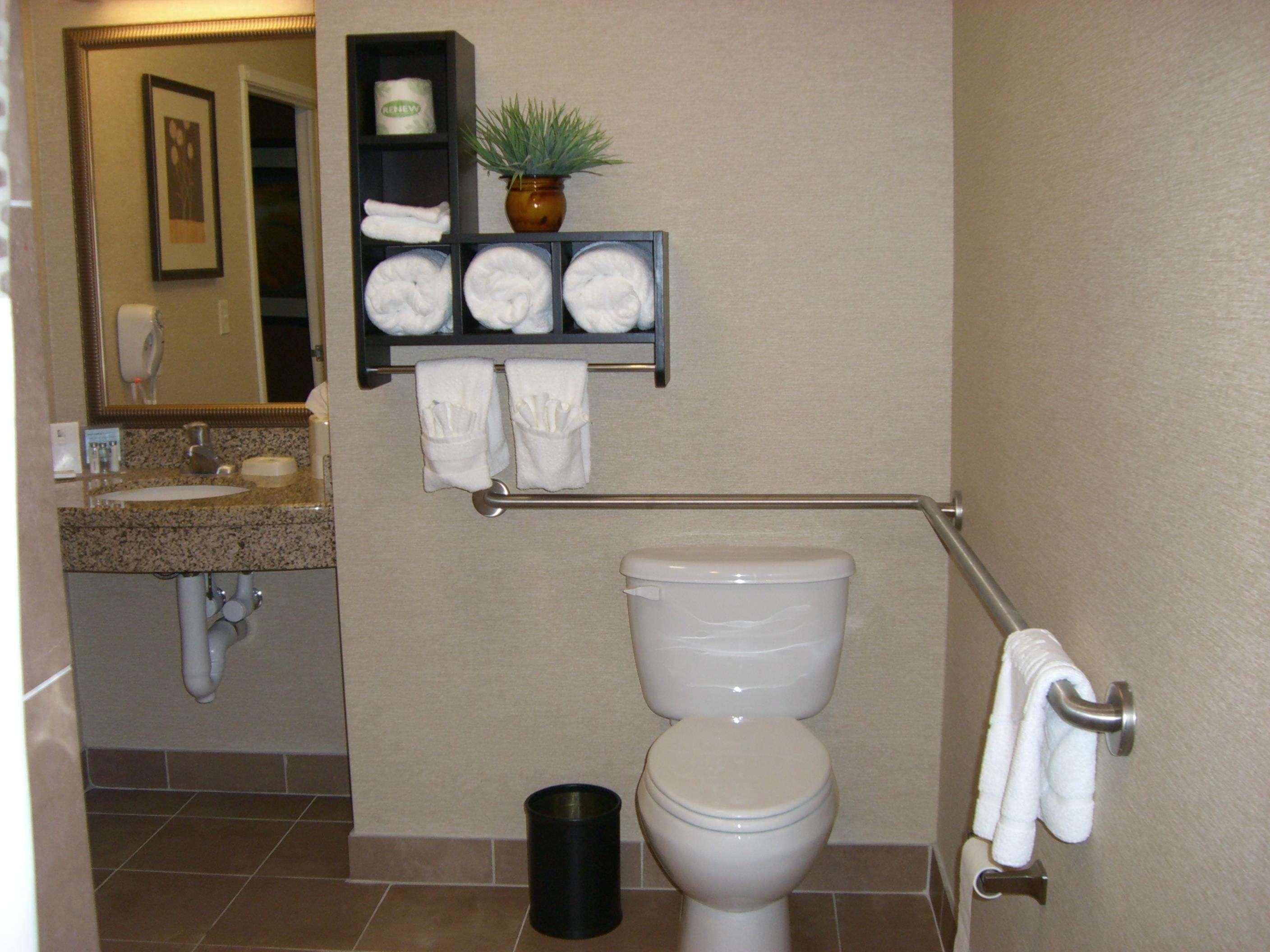 Hampton Inn And Suites Pueblo/North Room photo