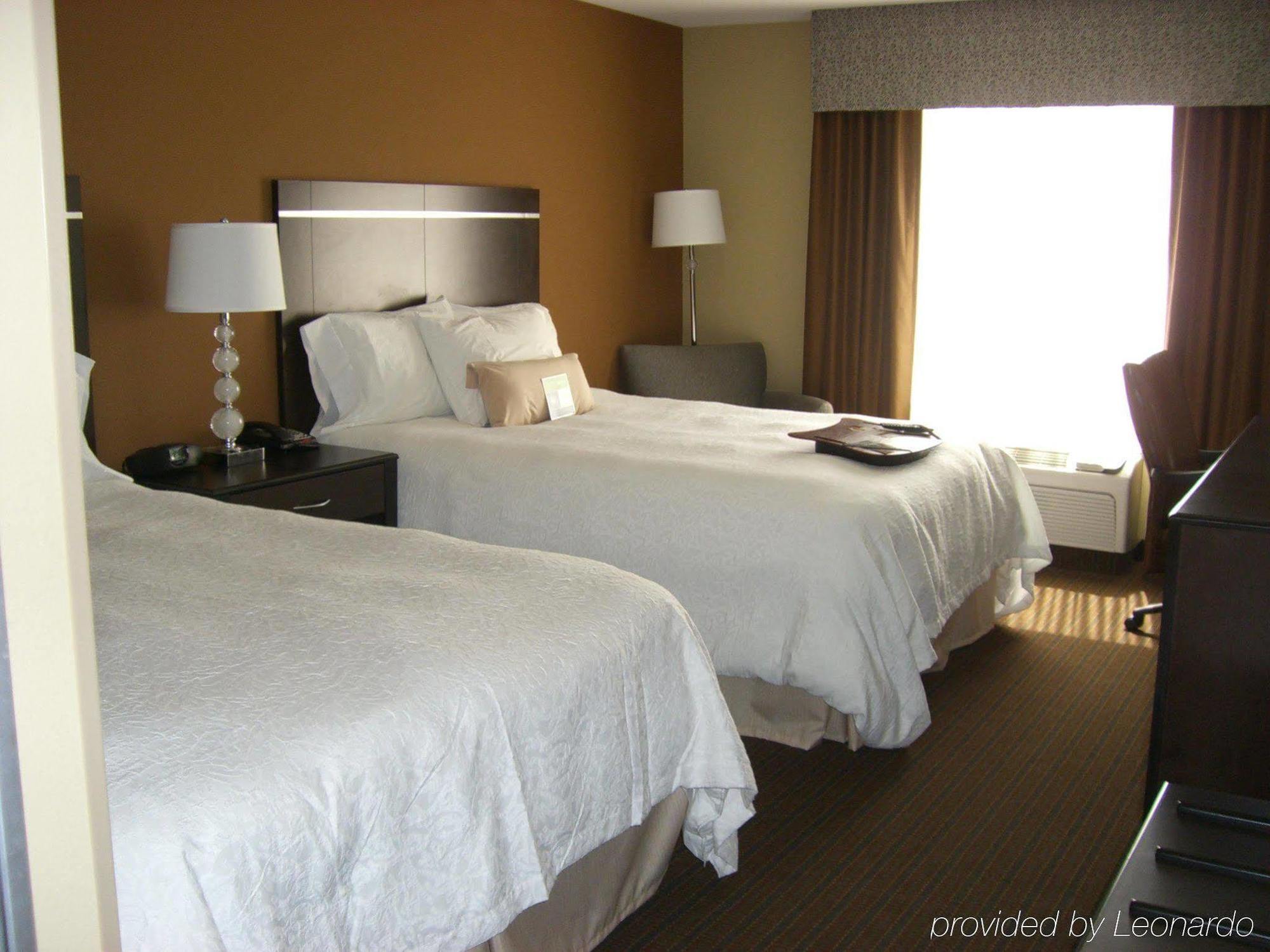 Hampton Inn And Suites Pueblo/North Room photo